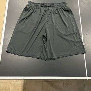 Nike mens black drifit shorts size XL